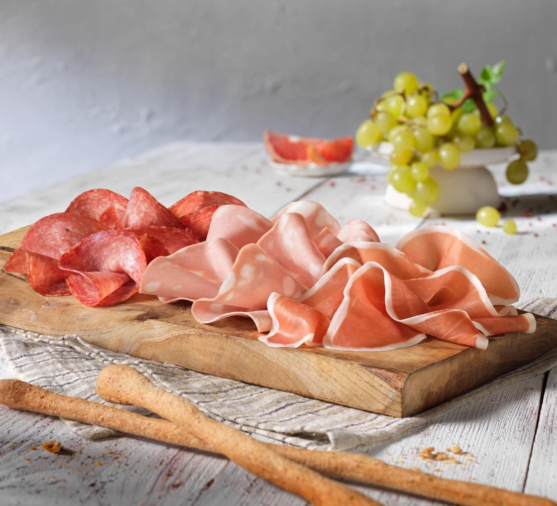 Affettati Golfera in vaschetta, pronti da gustare.