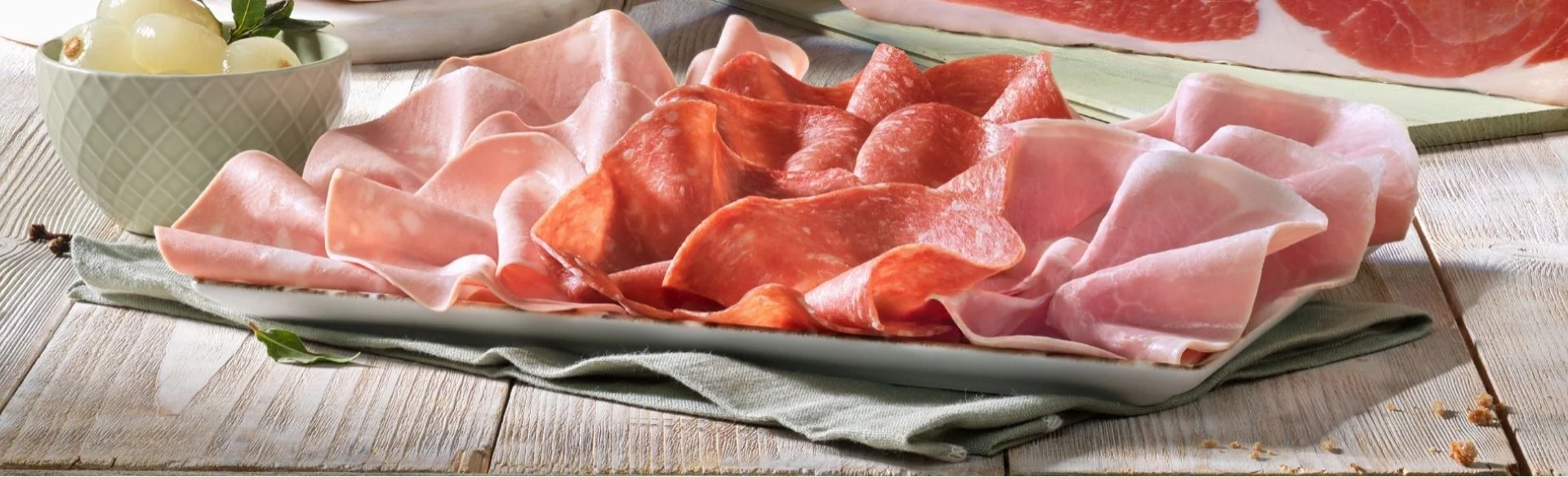 Una linea biologica completa che spazia dalla salumeria tradizionale alle nostre specialità leggere,