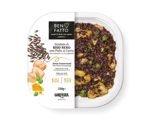 Salade de riz noir et poulet avec curry