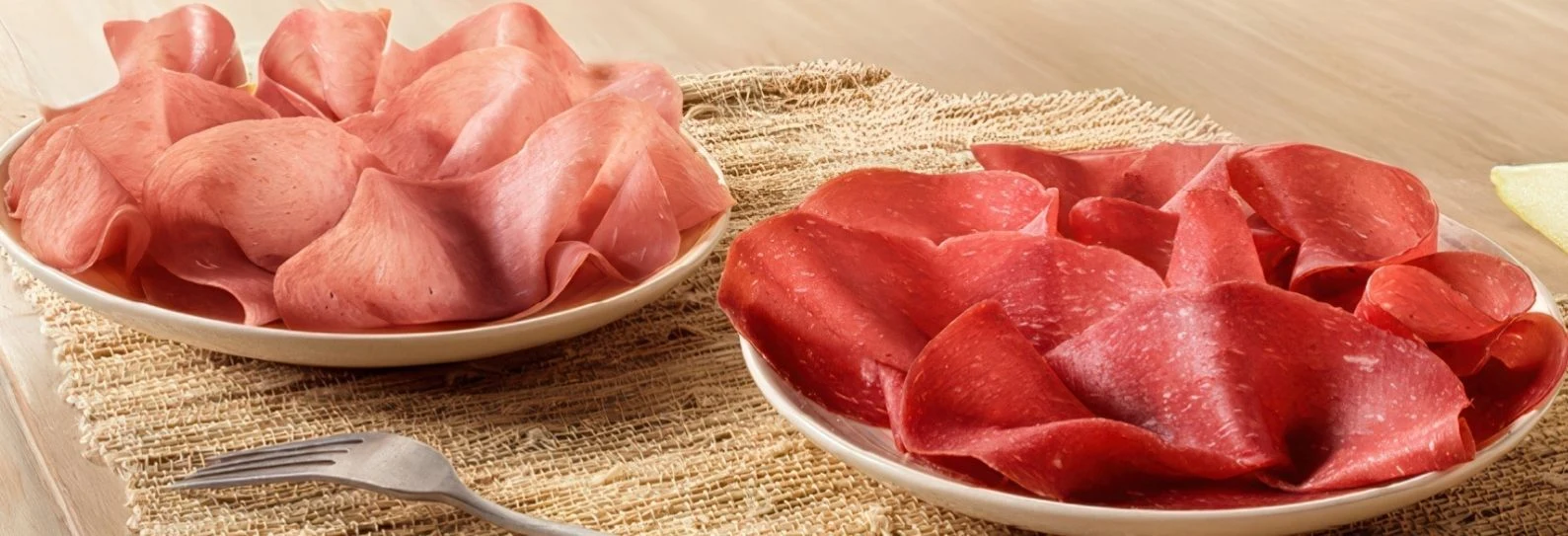Confezione di Bresi Golfera affettato in vaschetta, salume di manzo o tacchino magro.